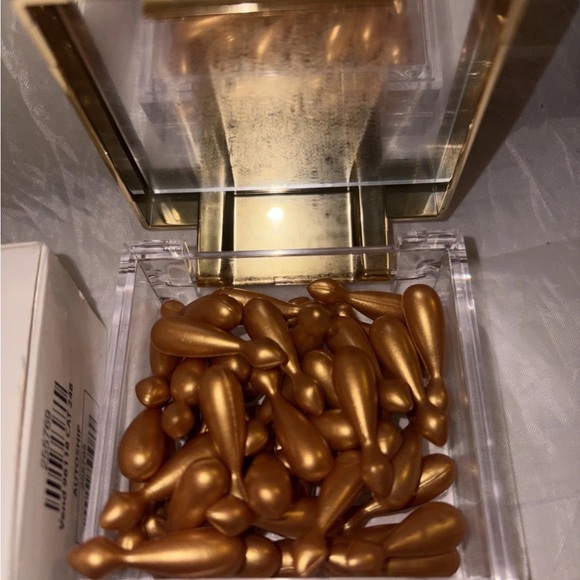 Signature Club A 24K Gold Wrinkle Filling Capsules 0.7 oz NIB - Picture 4 of 5